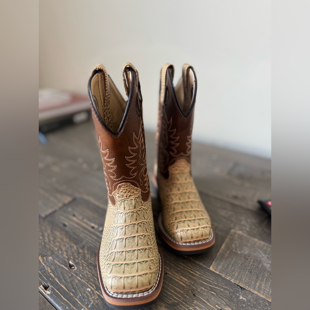 Cody James toddler boots size 9